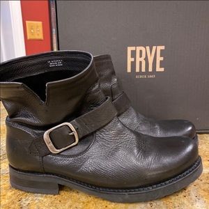 FRYE Veronica Short Boots
